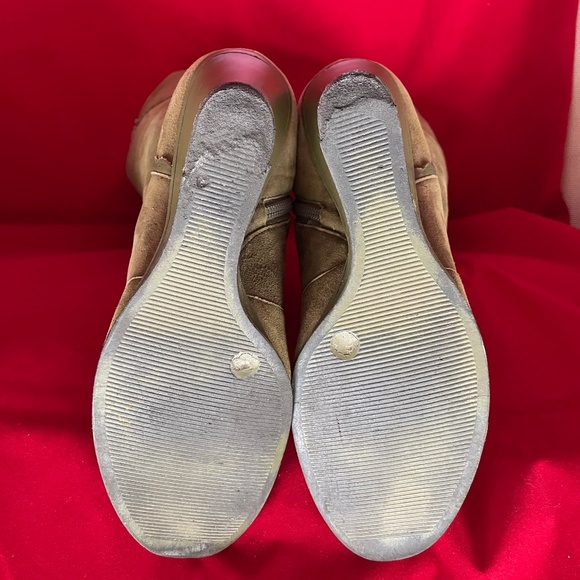 Vintage BCBG Mid-Calf Green Suede Wedge Boots With Zipper - Picture 8 of 15